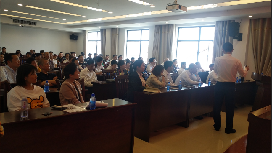 常德市康都物業(yè)服務(wù)有限公司,常德保安服務(wù)公司,保潔服務(wù),綠化服務(wù),搬運服務(wù),墻外高空清洗服務(wù)